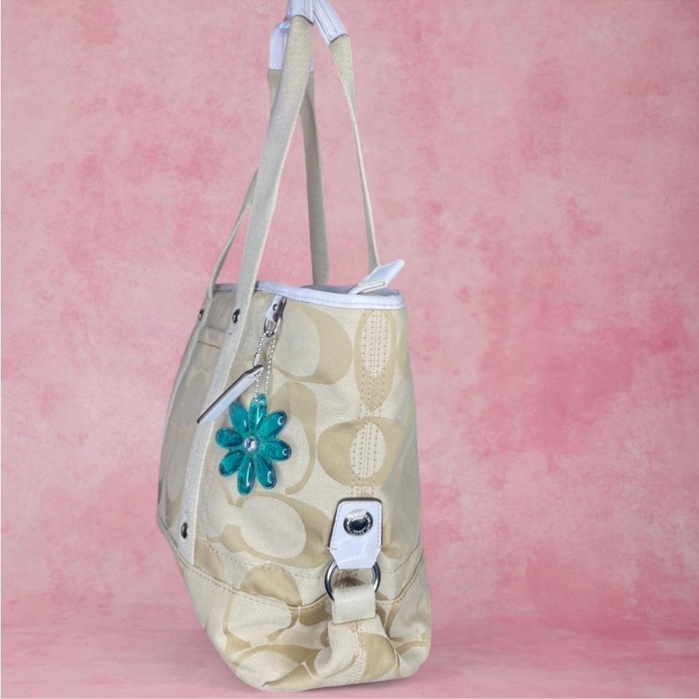 Coach Vintage 2000s Kyra Daisy Signature Tote/ Crossbody- Tan/ White - Picture 3 of 8